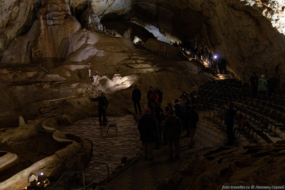 Место для концертов в пещере Мраморная