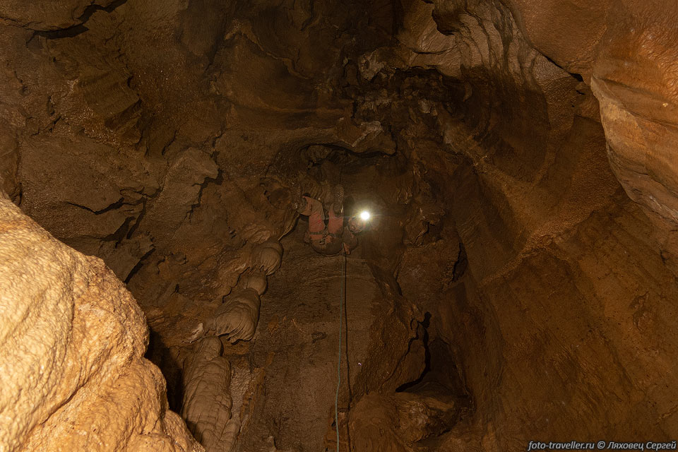 Единственный колодец 11 метров в пещере Сюрприз