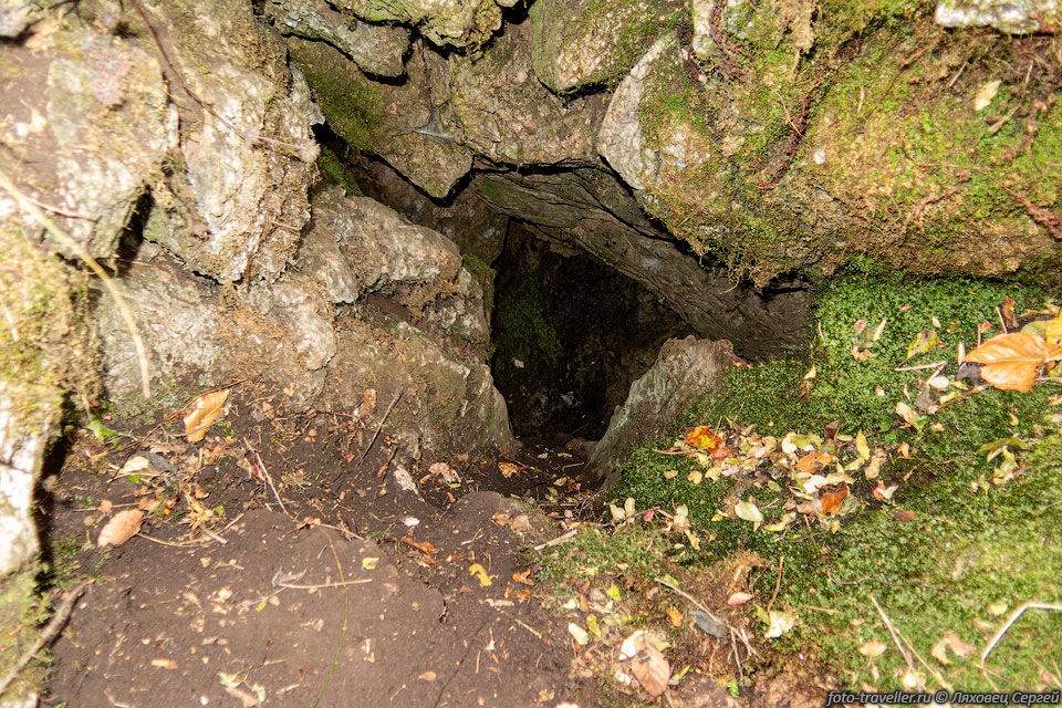 Пещера К4Д15 расположена по дороге к Тисовому ущелью