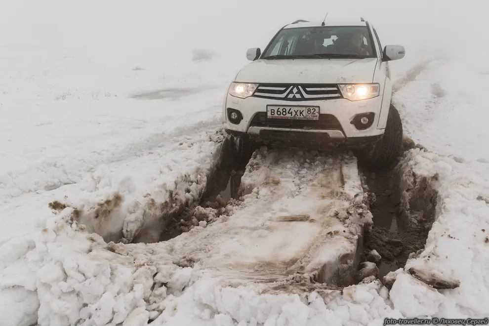 Часть дороги на Долгоруковку была
накатана, часть нет