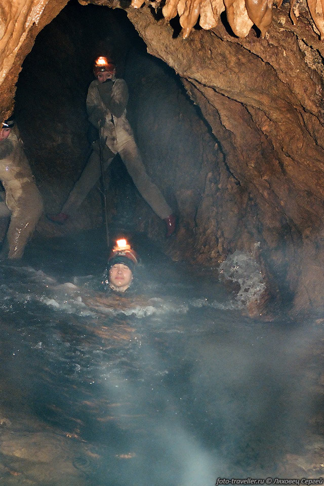 Водные процедуры в пещере Ени-Сала 3.
Внезапное падение.