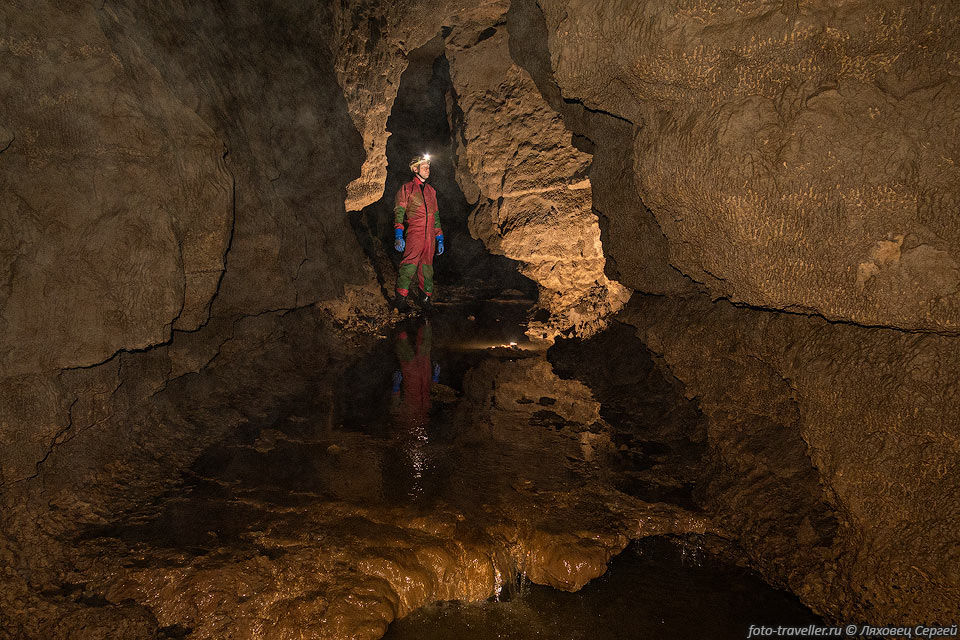 Красивый ход в пещере Васильки