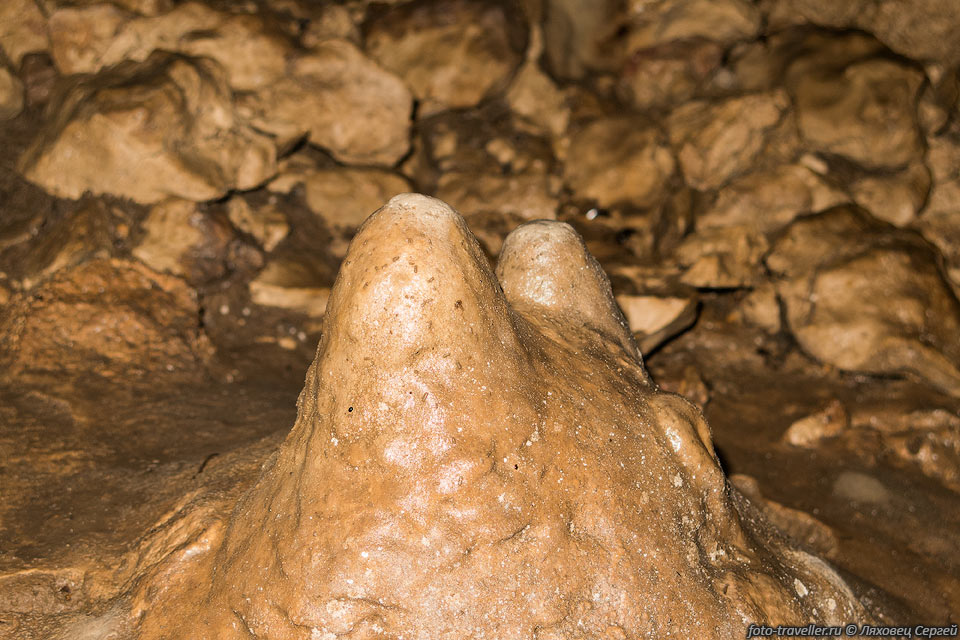 Протяженность пещеры Слияние сейчас около 40 
метров, глубина около 12 м