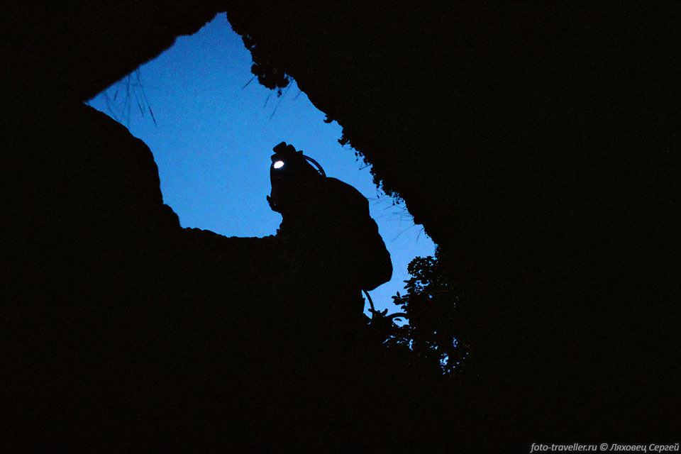 Вход в пещеру Провал. Раннее утро.