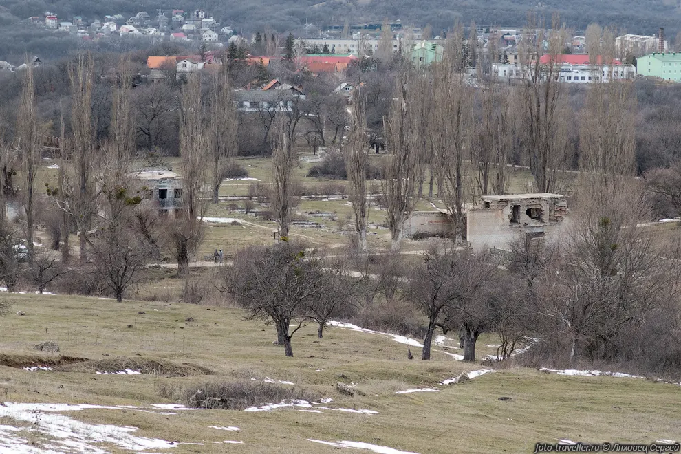 Заброшенная военная часть в Перевальном