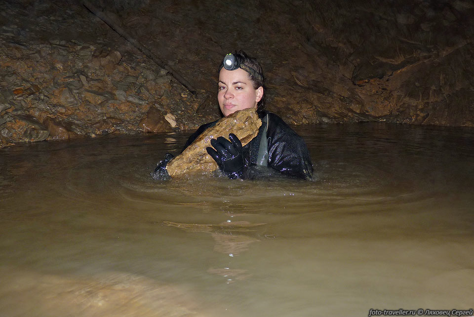 Раскопки сифона в пещере Васильки