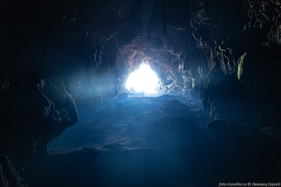 Пещера МАН при задымлении костром 