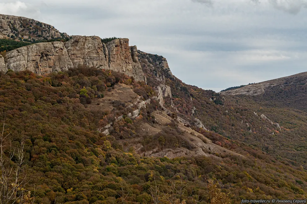 Скала Козырёк (Сарпа-Кая)