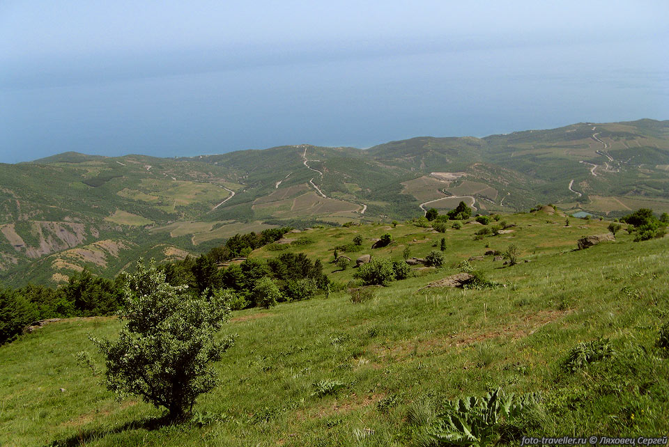 Панорама с горы Южной Демерджи в сторону Черного Моря