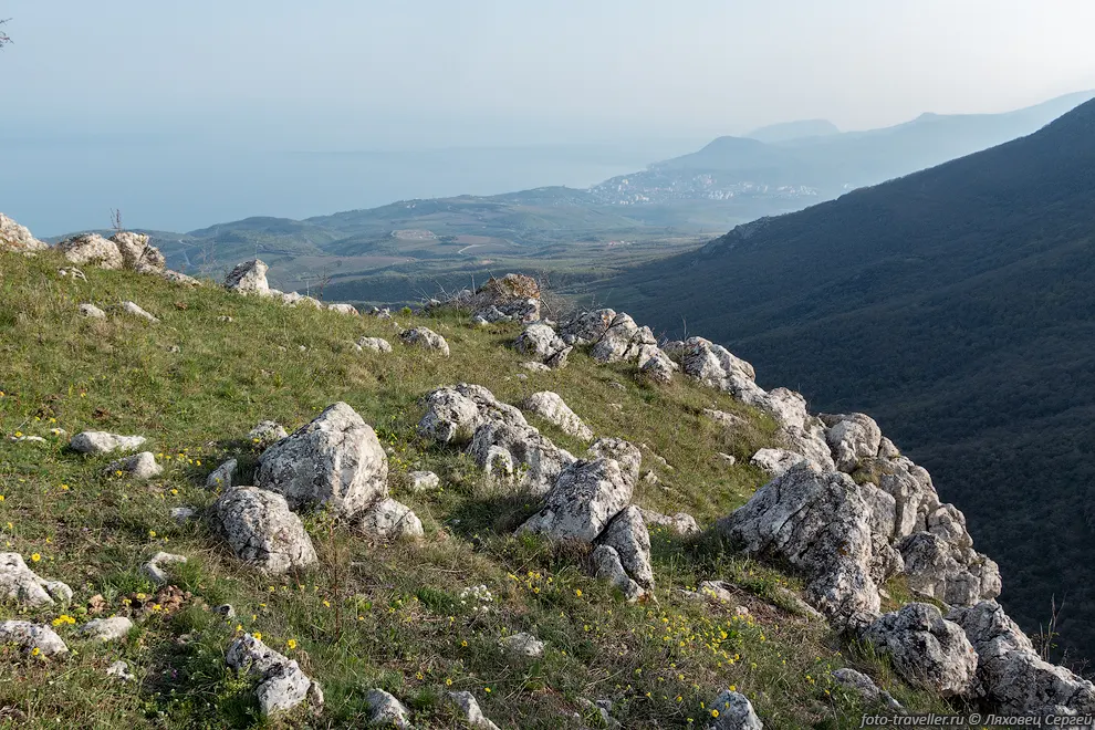 Вид с горы Кобетке на Алушту