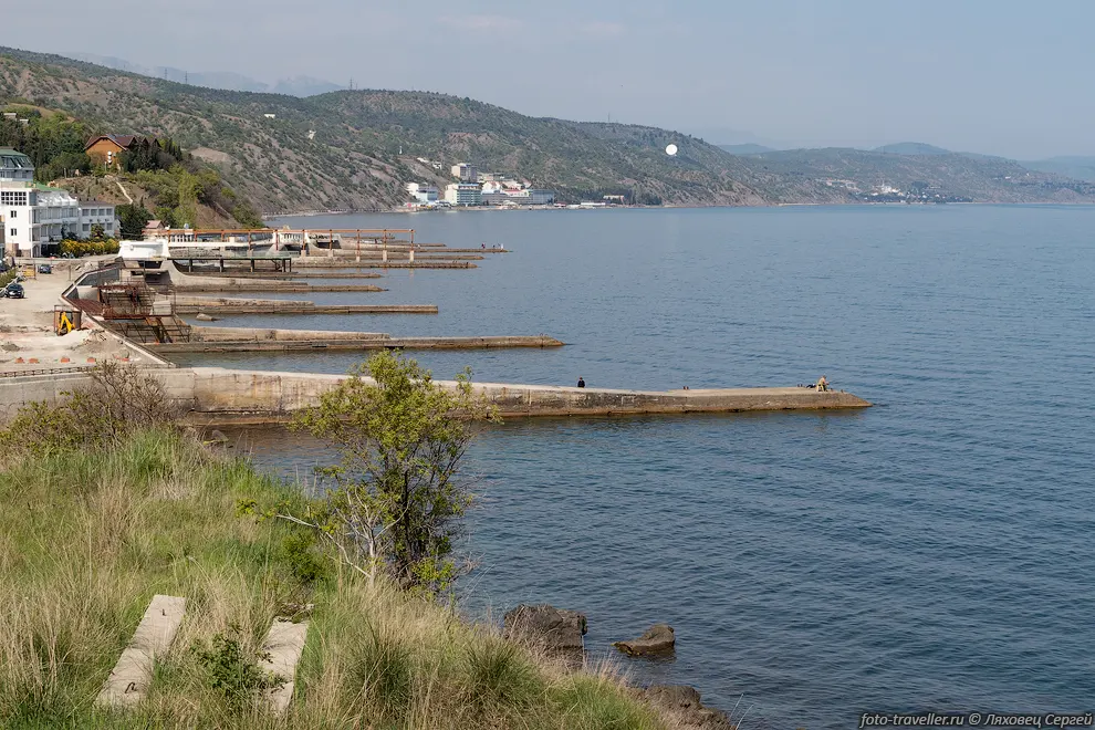 Волнорезы на подходе к Алуште
