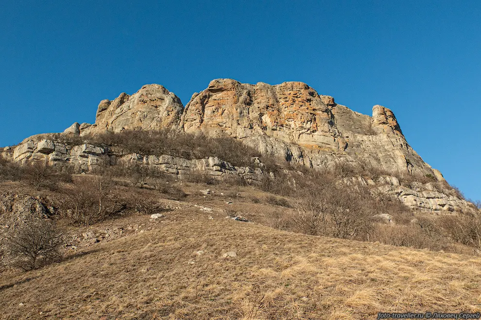 Скала Козырёк на Демерджи