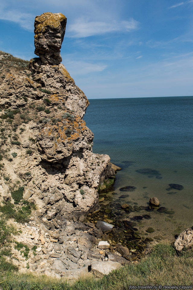 Прибрежные скалы Азовского моря на Керченском полуострове