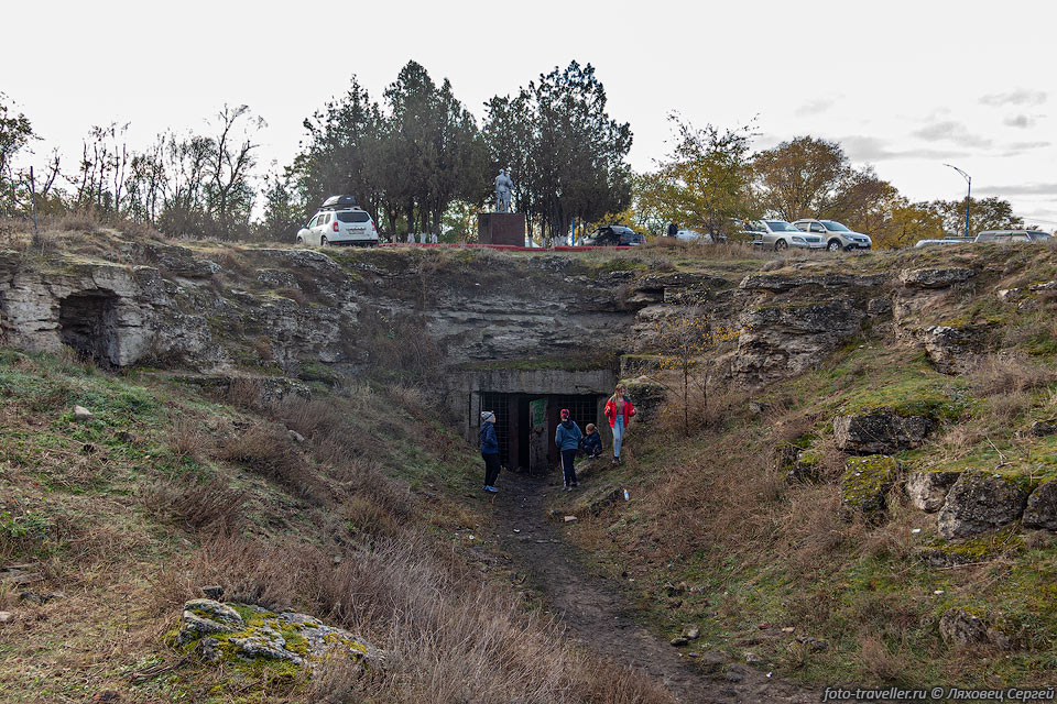 Вход в Старокарантинские каменоломни