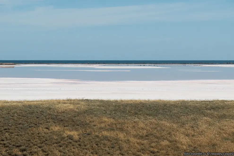 Перемычка, отделяющее озеро Чокрак от Азовского моря