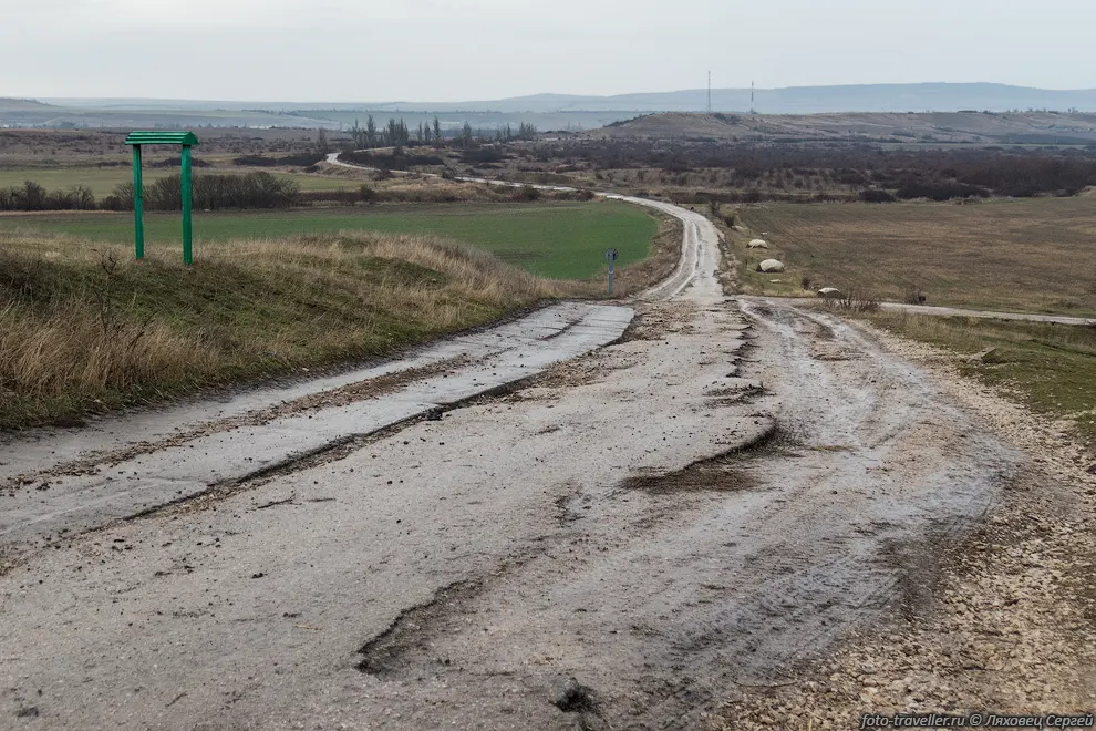 Дорога на Караби через поселок Зеленогорское находится в довольно
плохом состоянии