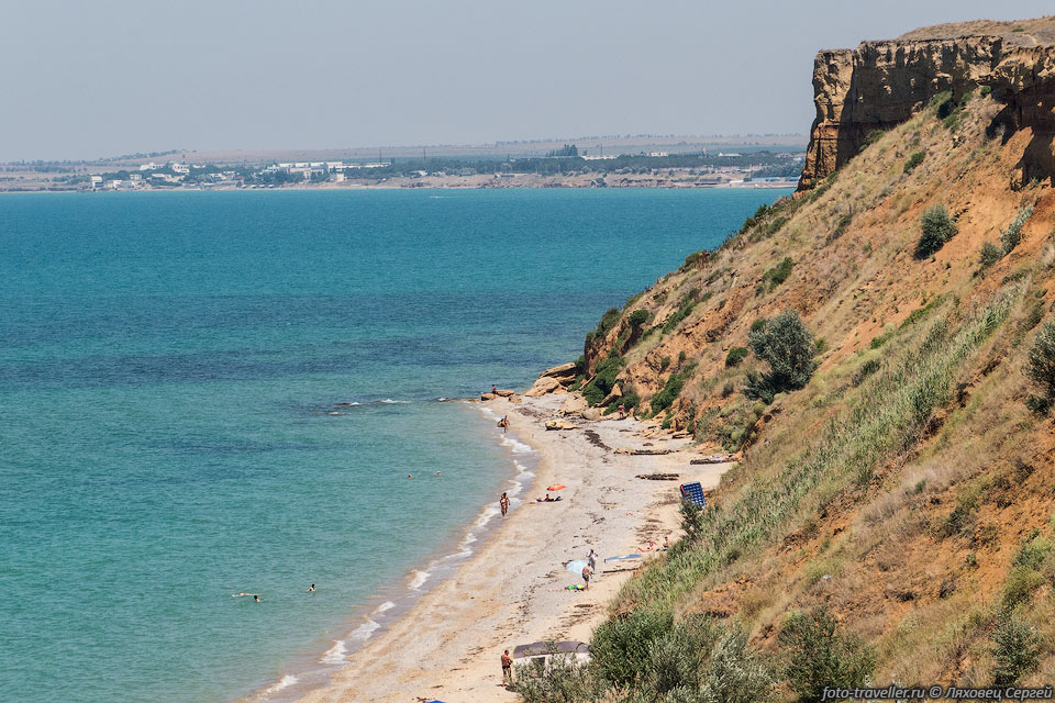 Мыс Лукулл находится на западном побережье Крыма
возле поселков Андреевка, Угловое, Песчаное