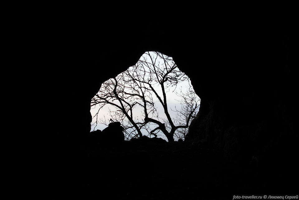 Вход в пещеру МАН, на склоне Демерджи