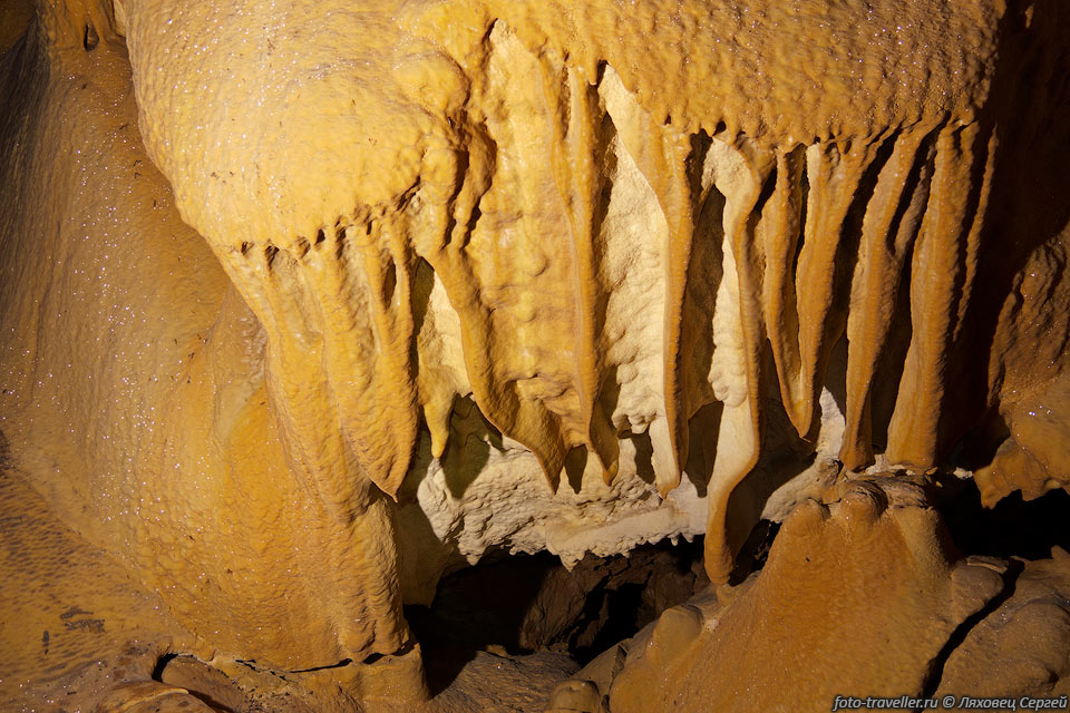 Натечная корка в пещере Жемчужная
