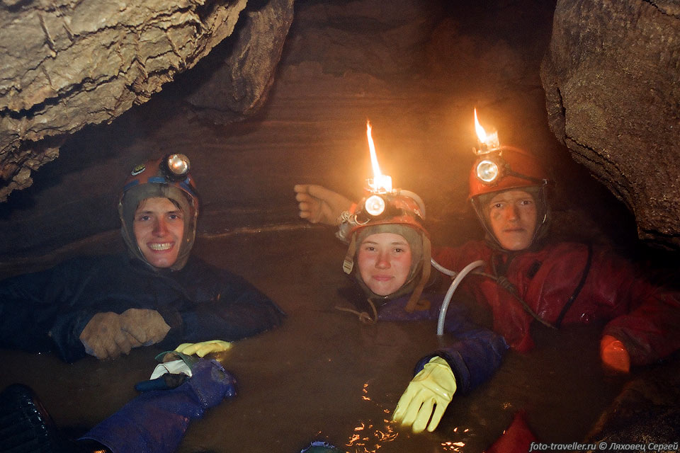 Донный сифон в пещере Нахимовская