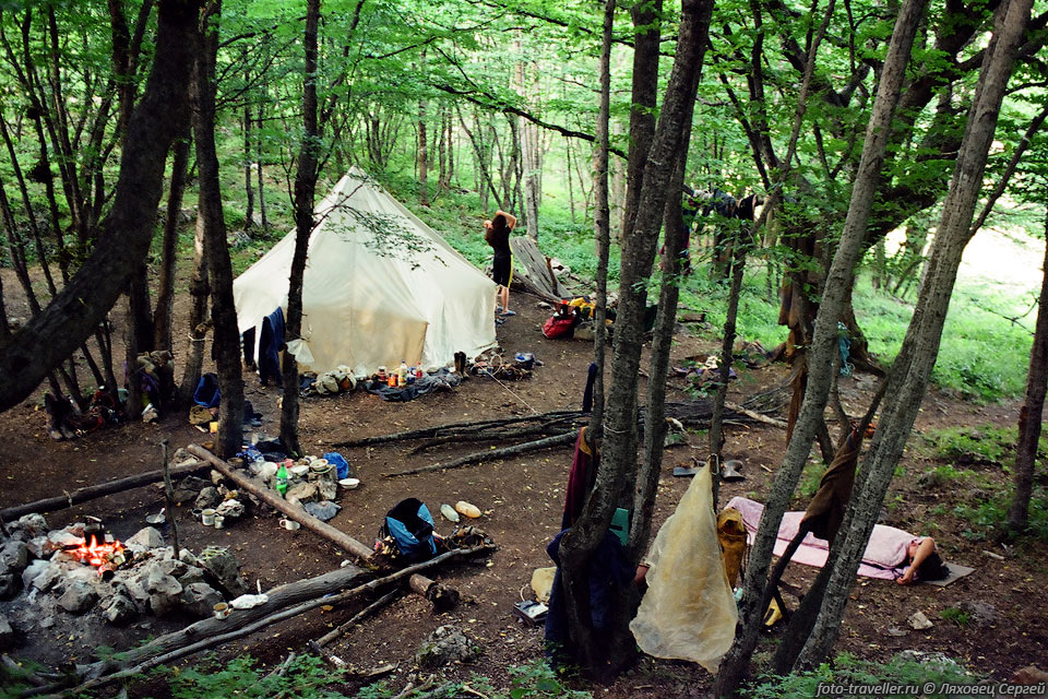 Лагерь возле пещеры Нахимовская