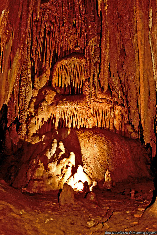 Стена зала в пещере Гнева