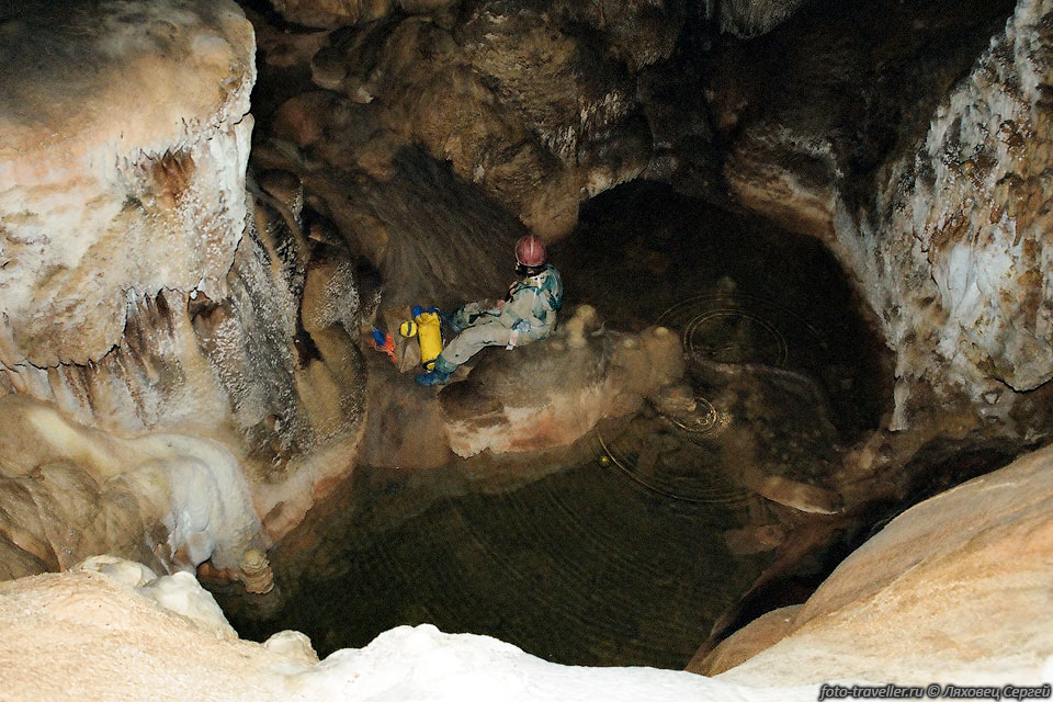Озеро на дне в пещере Озерная