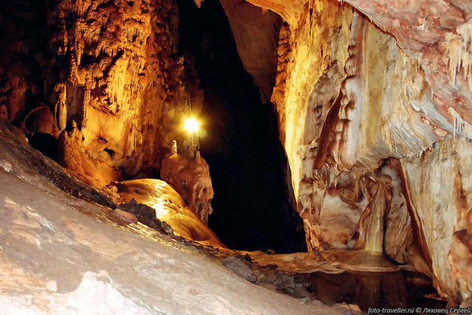 Зал в пещере Юбилейная
