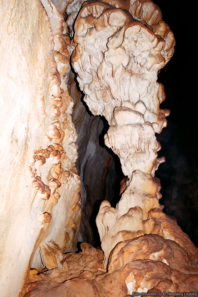 Колона в пещере Юбилейная
