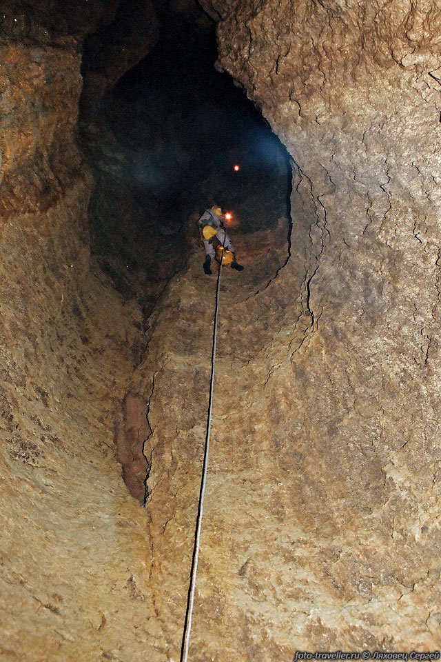 Колодец в пещере Нахимовская