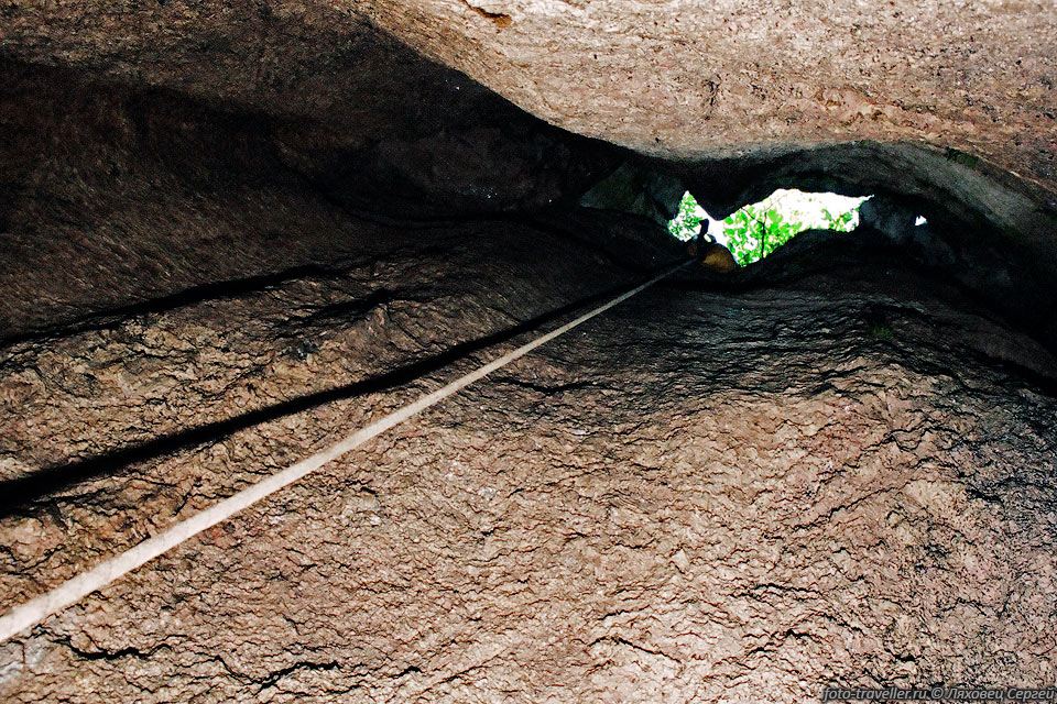 Входной колодец в пещеру Скалопендра