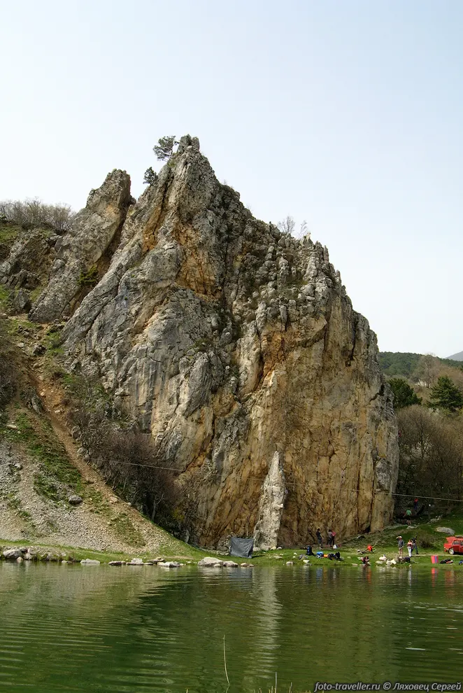 Скала Красный Камень