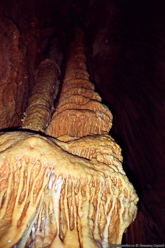 Колона идущая в ввысь. 
Пещера 200 лет Симферополя.
