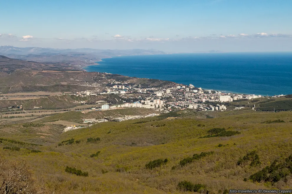 Вид на Алушту с горы Сераус