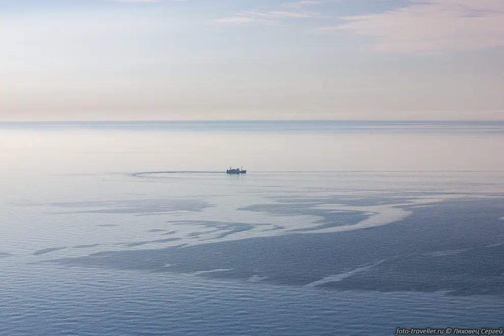 Судно в море