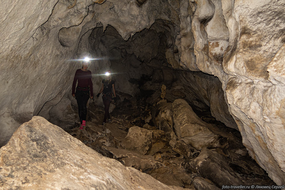 Большой ход в пещере Таврская