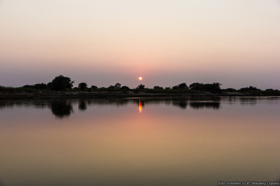 Восход над рекой Мангуки (Mangoky)