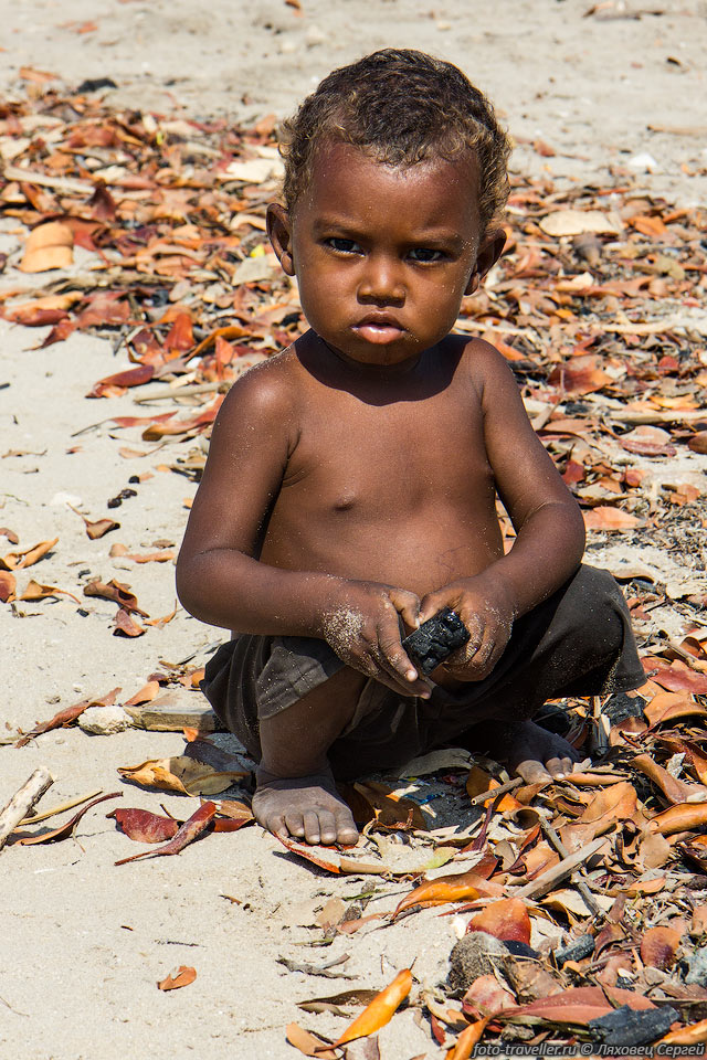 Мальчик в поселке Белу-Сюр-Мер (Belo-Sur-Mer)