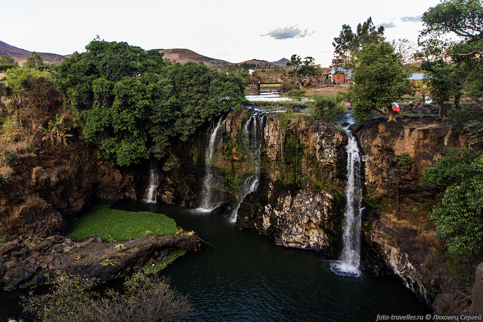 Водопад Лили (Chutes de la Lily) в деревне Антафуфу на реке Лилиха.
Водопад образован на вулканических породах и имеет высоту 20 метров.
Окрестности водопада были образованы при извержении вулкана около 8000 лет назад.
Место облагорожено, вход платный.