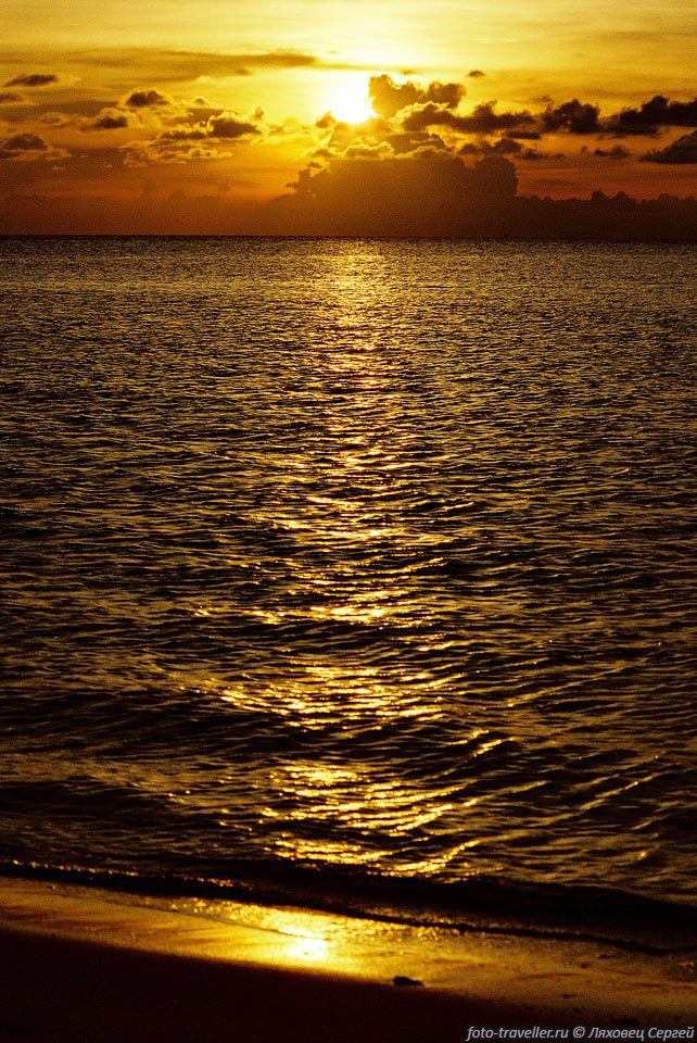 Солнечная дорожка над морем Сулу.