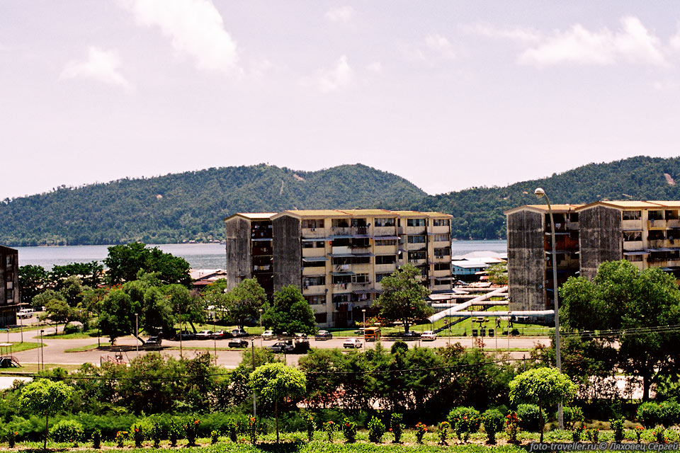 Прибрежный город Сандакан расположен на восточном побережье острова 
Борнео.
Сандакан второй по величине город в штате Сабах. Население составляет 350 тысяч 
человек.