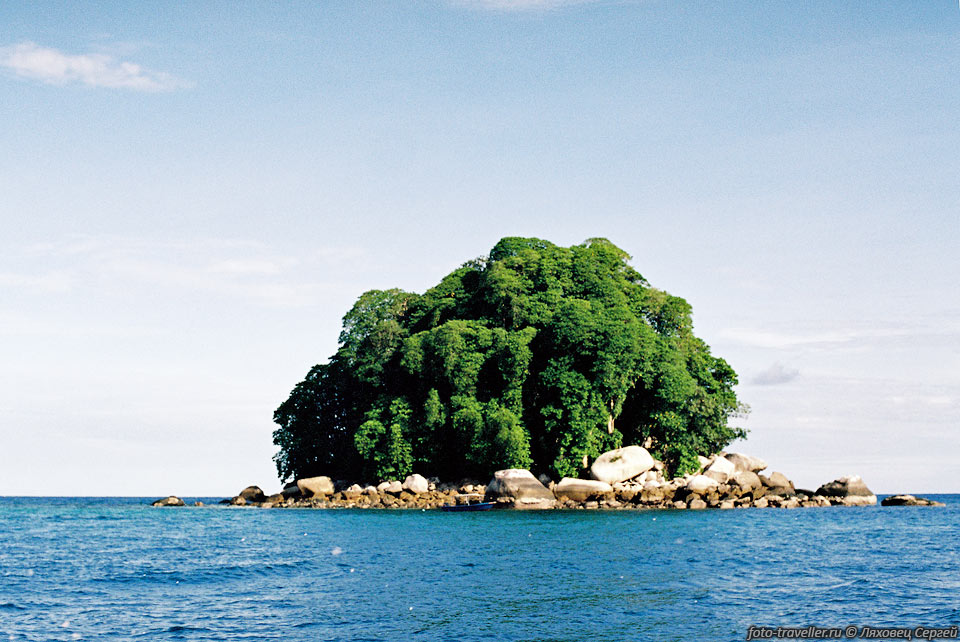 Малюсенький островок Сояк,
расположен в Западной Малайзии, рядом с островом Тиоман