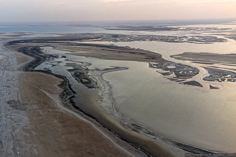 Южная часть Катара, на границе с ОАЭ - Хор-эль-Адаид (Khor Al
Adaid).