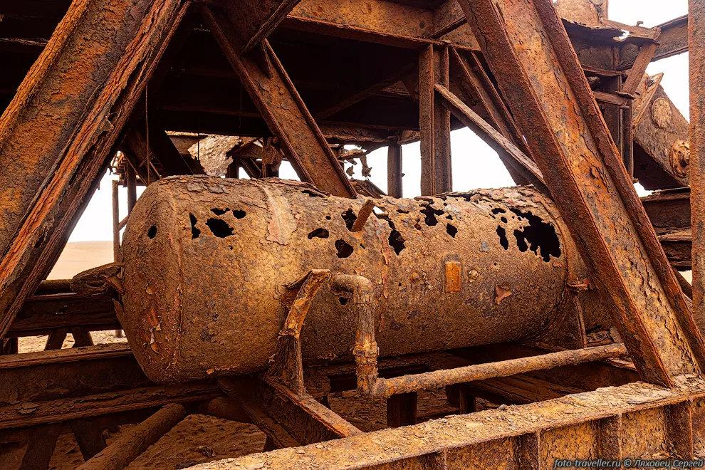 Резервуар на нефтяной вышке