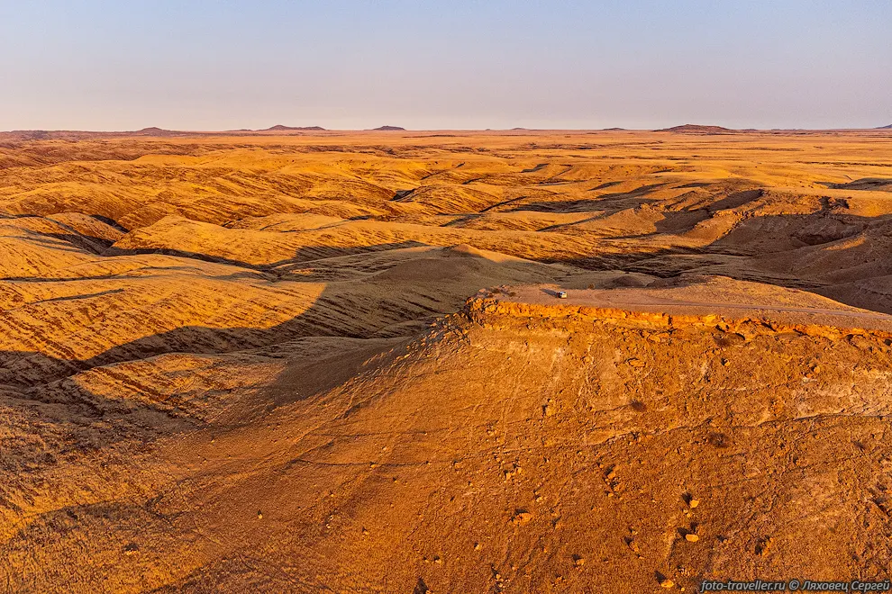 Смотровая в районе каньона Куисеб (Kuiseb Canyon).
Эта местность входит в национальный парк Намиб-Науклуфт (Namib-Naukluft National 
Park).