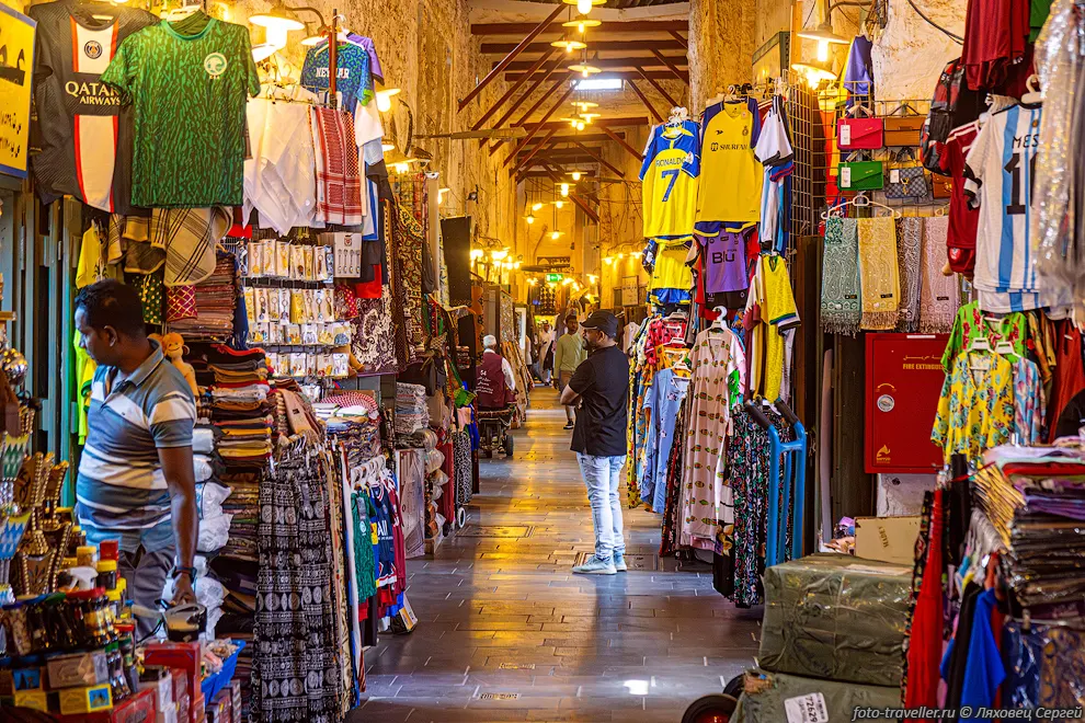 Рынок Сук-Вакиф (Souq Waqif).
На этом месте на протяжении веков находился базар.