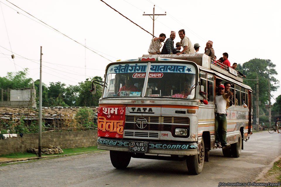 Непальский автобус