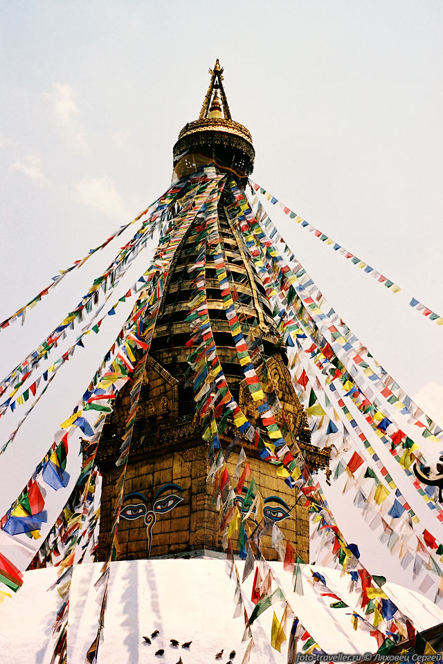 Ступа Сваямбхунатх (буддийский храм) в столице Непала, городе 
Катманду