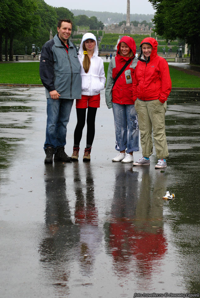 Наша группа в дождливой столице Норвегии. 
Первый день после прилета выдался совсем уж мрачноватый.
Осло (Oslo) - столица и самый крупный город Норвегии.