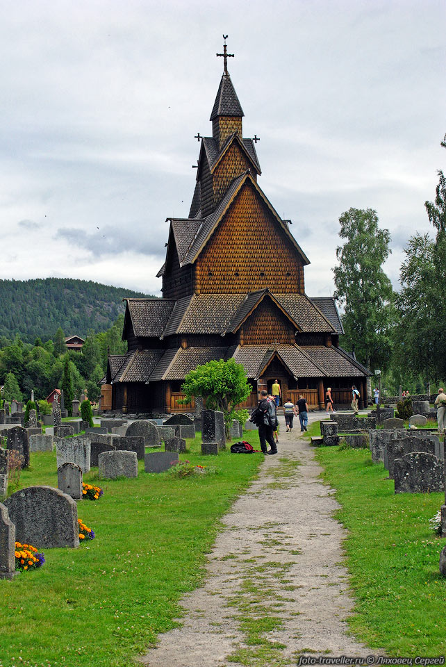 Ставкирка в Хеддале (Heddal stavkirke) - самая большая из сохранившихся 
каркасных церквей.